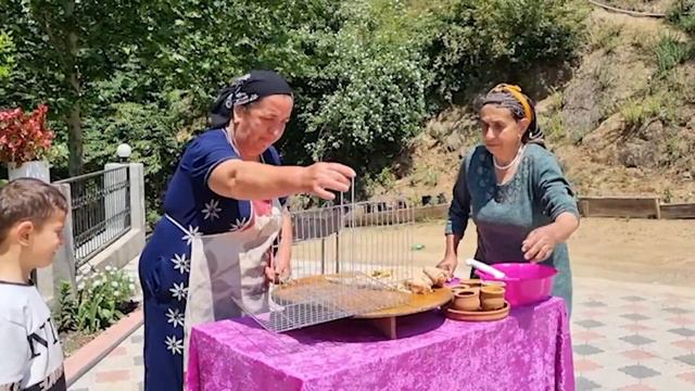 БАБУШКА ГОТОВИТ КУРИНЫЕ ШАШЛЫКИ НА РЕШЕТКЕ Азербайджанская Кухня Деревенская Кухня Рецепты