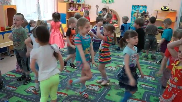 Зарядка для детей. Пяточка - носочек