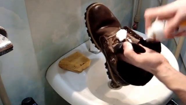 Как правильно чистить и восстановить нубук ?Видео урок для всех кто любит чистую и ухожонную обувь.