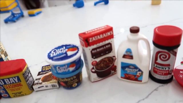 Хайди и Зидан ищут и находят маленькие яйца-сюрпризы