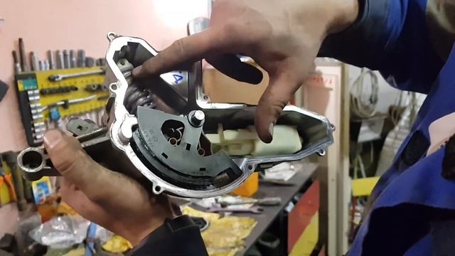 LADA VESTA SW CROSS 1.8 АМТ Снятие актуатора сцепления, и смазка.