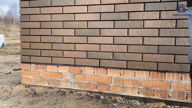 Дом из газобетона с облицовкой из кирпича. Дом из пеноблоков. Облицовка газобетона кирпичом Браер.