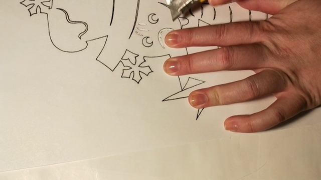 Вытынанки 2020, снежинки на окна, как вырезать и крепить. Секреты