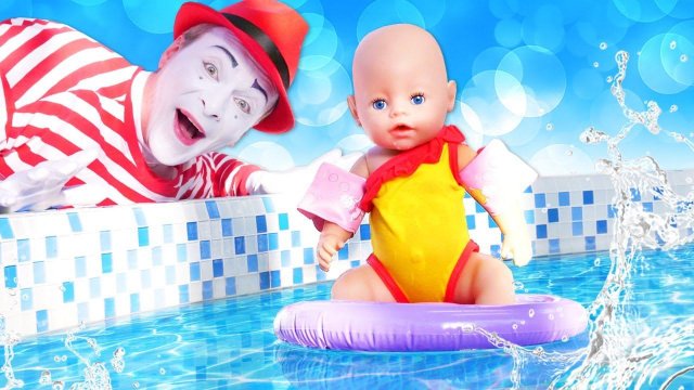Смешные видео куклы - БЕБИ БОН играет в Бассейне! - Весёлые игры одевалки для девочек с Baby Born