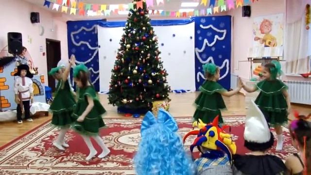 Танец Ёлочек на Новый год. Средняя группа.Муз.рук.Е.Рабская