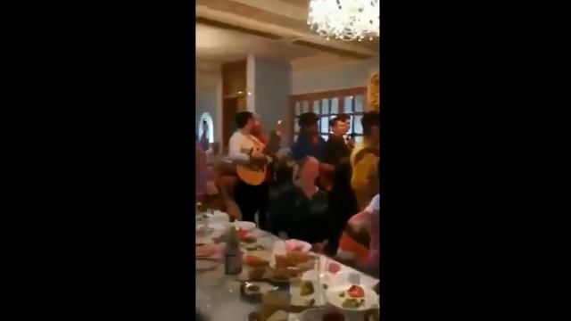 Поп поет Мурку!