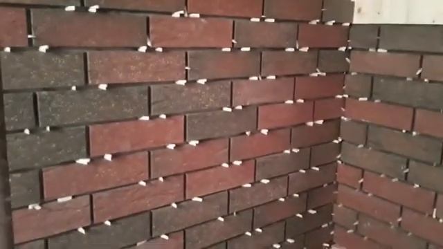 монтаж клинкерной плитки в парилке.