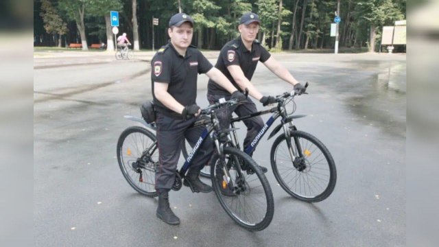 Крути педали! В России предложили создать велополицию | пародия «Яблоки На Снегу»