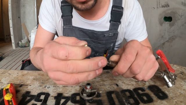 Ремонт засохшего пистолета для пены.