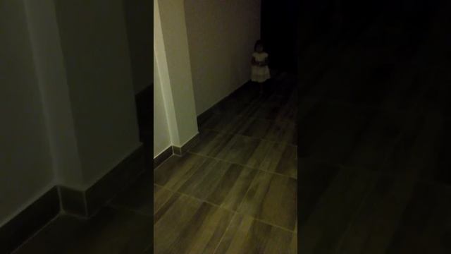 Девочка не хочет одивать памперс говорит что она взрослая!