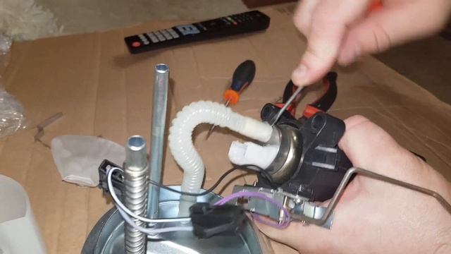 Бензонасос ВАЗ 2110-12 1.5i Полная разборка,замена сеточки бензонасоса,замена моторчика бензонасоса