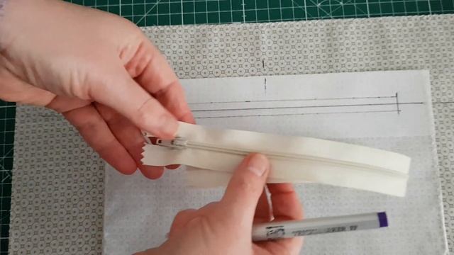 Как вшить молнию во внутренний карман сумки / косметички.