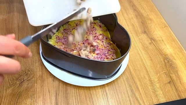 САЛАТ «Селедка под шубой». Как правильно делать слои? Простой рецепт