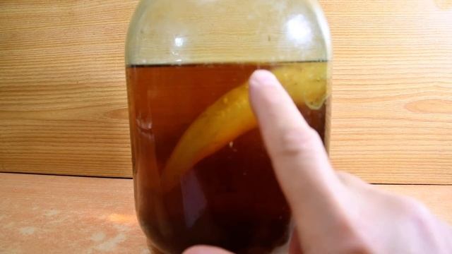 Если чайный гриб не всплыл полностью и стоит боком