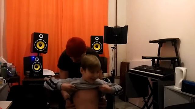 Меня щекочет папа челлендж!🙂