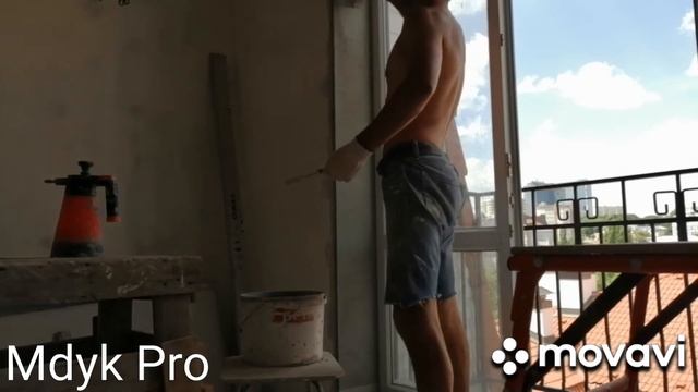 Монтаж оконных откосов из гипсовой штукатурки.