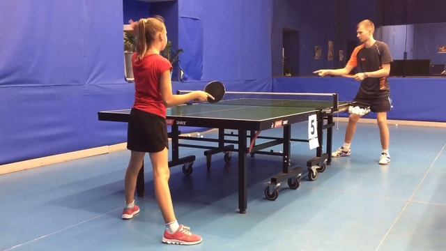 Настольный теннис. Топ-спин справа по подрезке.