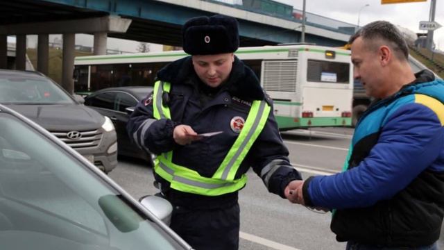 Нужно ли ВОДИТЕЛЮ возить с собой распечатанный электронный полис ОСАГО и будет ли штраф?