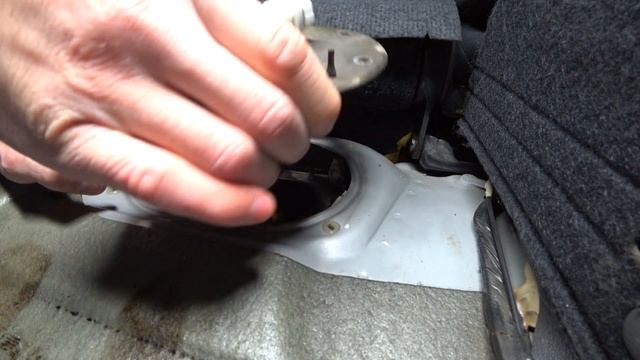 Как снять бензонасос на Subaru Forester SF