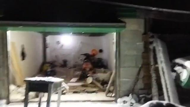 Гаражные ворота подъемно складные, с пульта, без электропривода, работает противовес!