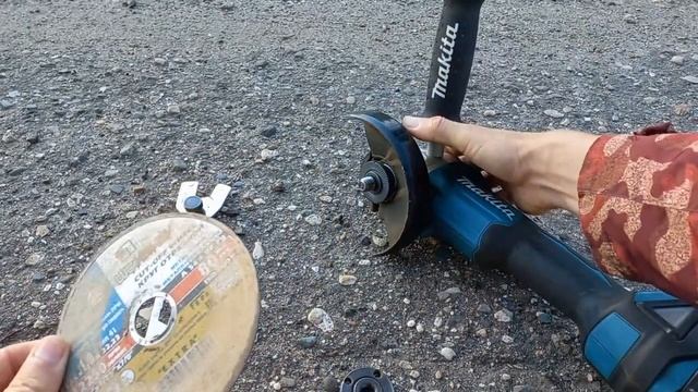 ЭКСПЕРИМЕНТ | ПИЛЮ РЕЛЬСЫ | АККУМУЛЯТОРНАЯ БОЛГАРКА В РАБОТЕ