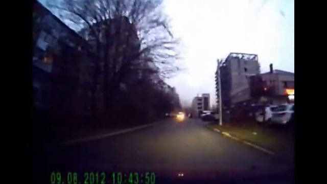 Чуть не въехал