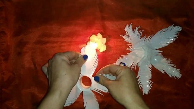 Объемная снежинка из белой бутылки.Volumetric snowflake from a white bottle.