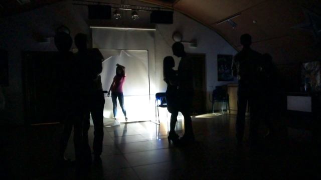 Как правильно танцевать медленный танец.