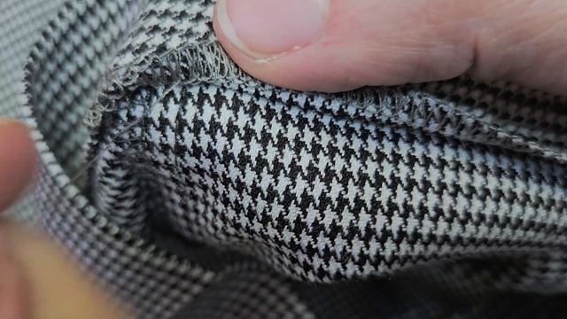Как укоротить и подшить брюки.(Подробный урок) .Как подрезать брюки в клетку.