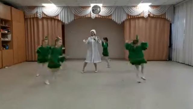 МАДОУ №5 - "Танец ёлочек"