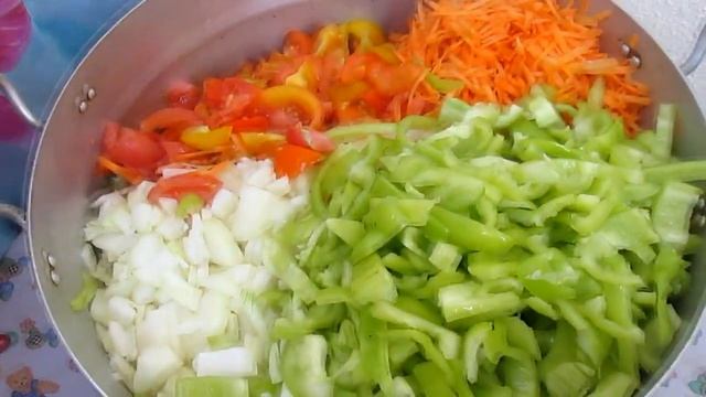 Салат с помидор и болгарского перца на зиму Вкусный рецепт овощной салат