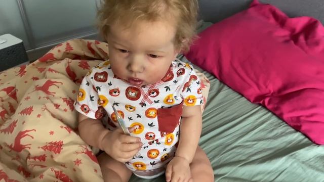 Мы с Лиамом заболели Лечу РЕБОРНА ЛИАМА У РЕБОРНА ЛИАМА ТЕМПЕРАТУРА ЛИАМ ХОТЕЛ СЪЕСТЬ ГРАДУСНИК