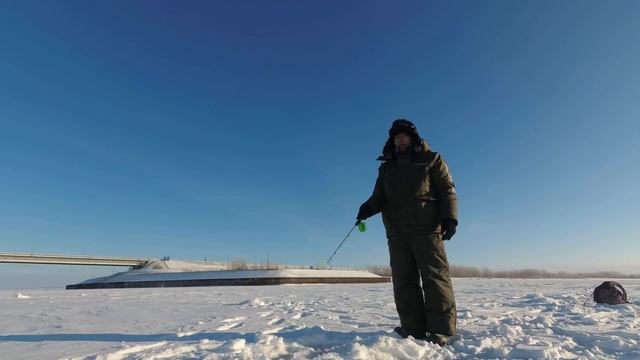 Зимняя рыбалка Кама. Ловля судака и берша на раттлины.