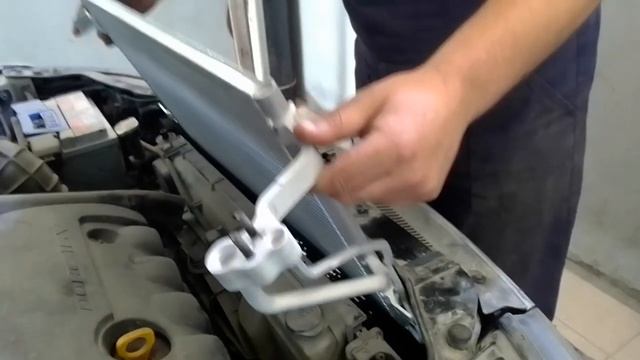 замена радиатора кондиционера на Kia Cerato 2008 1.6