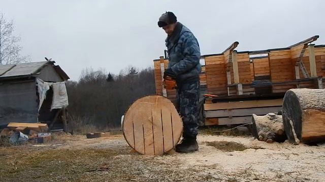 Как я пилю бревно 75 см на слэбы простой бензопилой