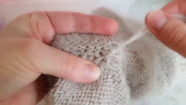 Как зашить дырку в вязаном носке незаметно ?