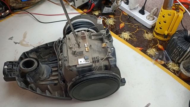 Разбор пылесоса "Samsung" Как добраться до мотора.