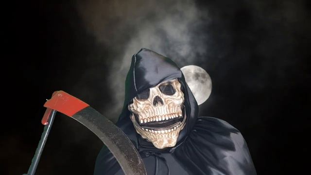 Женщина с косой и её подарок!💀🎁