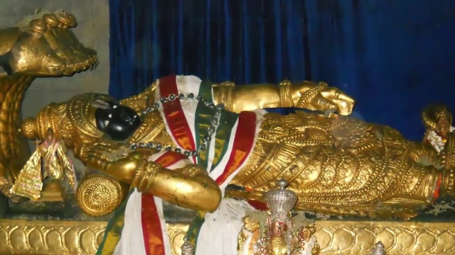 Дверь храма Падманабхасвами, за которой скрываются несметные богатства