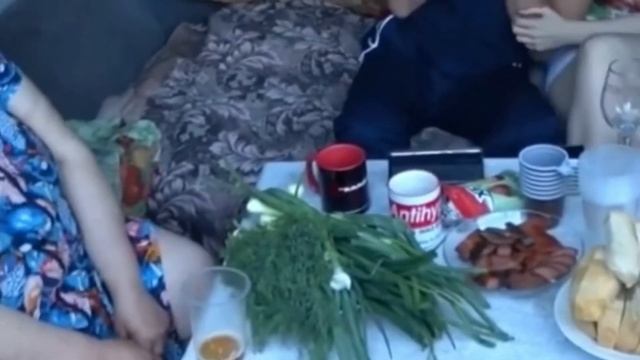 Катя клеится к Монголу, изменяет Руслану Гительман терпила,Бык перепил и пошёл купаться, забыли Паш