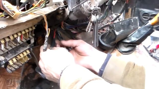 Как завести жигуля если нет ключа.Заводим ваз 2101-2106 без ключа.