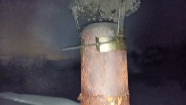 Чистим трубу в бане от сажи. Нестандартный способ