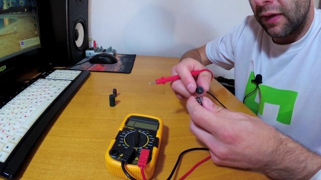 КАК ПРОВЕРИТЬ ЭЛЕКТРОЛИТИЧЕСКИЙ КОНДЕНСАТОР МУЛЬТИМЕТРОМ!