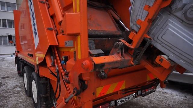 Мусоровоз HIDRO-MAK Автобау на шасси КамАЗ-65115-A5 (А 843 ХВ 122). Работа с евробаками.