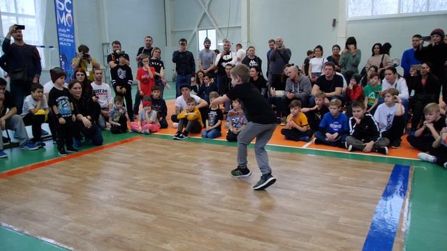 bboy fresh vs Lil Dimon top16 - брейкданс чемпионат г.Королев