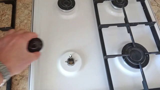 Разборка газовой плиты De luxe Evolution. Провалилась кнопка электророзжига.