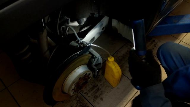 Замена тормозной жидкости на Тигуан | Техцентр АВАНГАРД