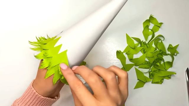 Новогодняя елка из бумаги | Новогоднее украшение своими руками / поделки из бумаги оригами / поделк