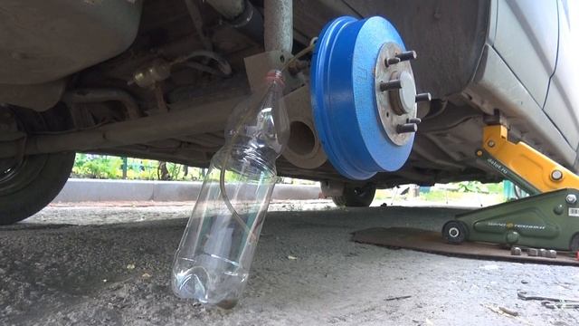 Как заменить тормозную жидкость без помощника? Нет ни чего проще...