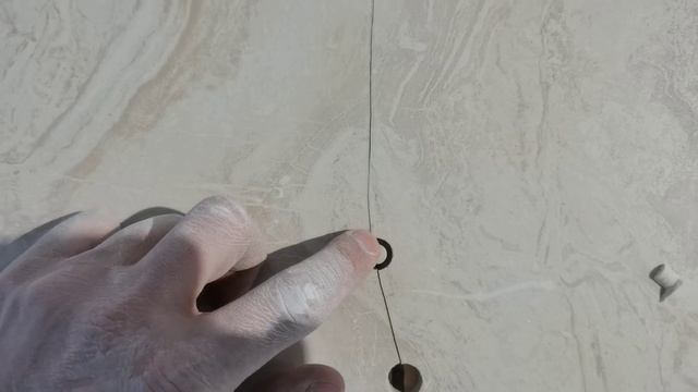 Лопается керамогранит. Спасаю, что ещё можно спасти.